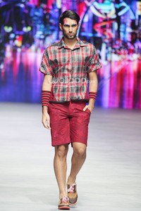 LENNOR by Lenny Agustin Artisanal City. Indonesia Fashion Week 2015 at Jakarta Convention Center. Senayan. Jakarta. [Foto: Mohammad Abduh/Wolipop]