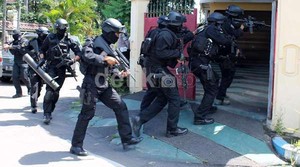 Begini Suasana Menegangkan dalam Penggerebekan Rumah Terkait ISIS di Malang