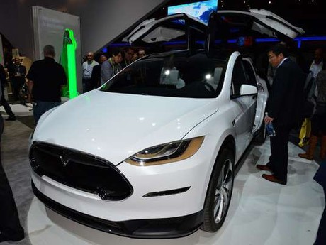 Crossover Listrik Tesla Model X Siap Diluncurkan