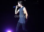Louis Tomlinson Tebar Pesona di Konser One Direction Jakarta