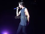 Louis Tomlinson Tebar Pesona di Konser One Direction Jakarta