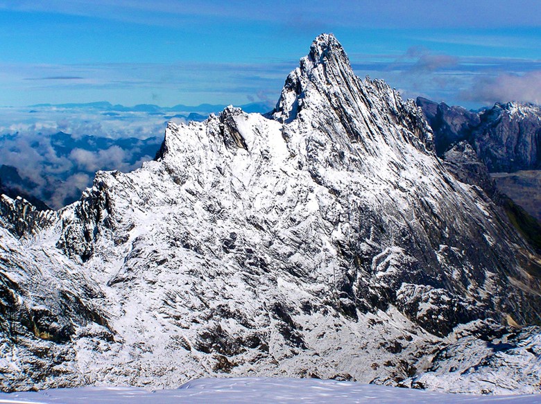 Bukan Puncak Everest Ini Puncak Carstensz Di Papua