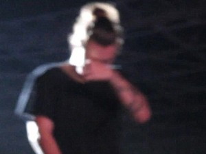 Zayn Malik Keluar dari One Direction, Benarkah Harry Styles Menangis di Atas Panggung?