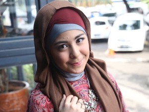 Risty Tagor Ada Masalah dengan Haters di Instagram Soal Hijab?