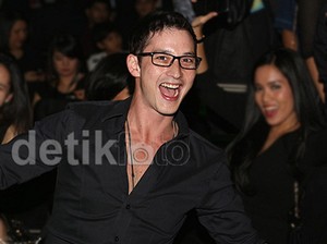 Ciee.. Dekat dengan Farah Quinn, Mike Lewis Masak-masakan Bareng