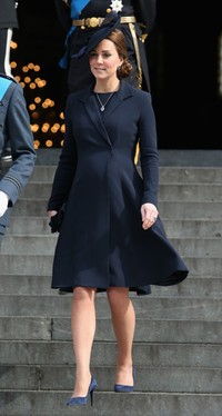Dibalut coat dress rancangan Beulah London, Kate tampil elegan di St Paul’s Cathedral, London, Inggris. Chris Jackson/Getty Images/detikFoto.