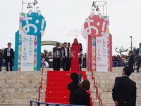 Reva saat tiba di red carpet Okinawa Internasional Film Festival.