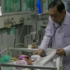 Bayi Kembar Siam Dempet Dada-Perut asal Sidoarjo Kritis