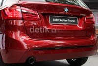 BMW Active Tourer secara proporsional tampil sporty dari setiap sudut kendaraan.