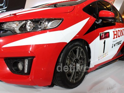 Ini Dia Mobil Balap Honda Jazz