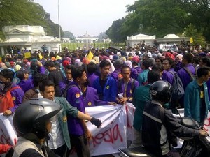 Massa Mahasiswa Kepung Istana Bogor, Beri Raport Merah untuk Jokowi-JK