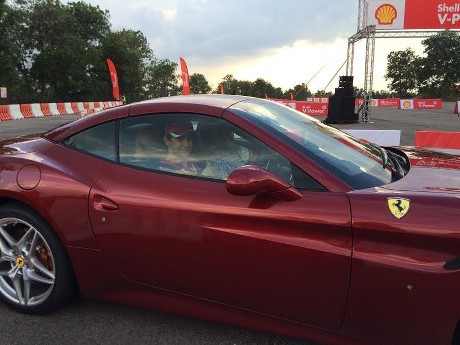 Ngebut dengan Ferrari California T, Serasa Naik Roller Coaster