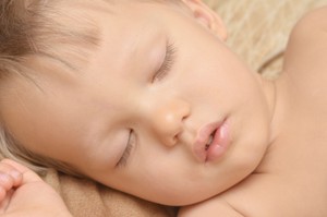 Bayi Nangis Kejer Lalu Pingsan Beberapa Detik, Apa yang Terjadi?