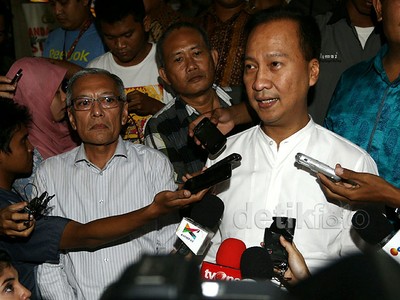 Agus Gumiwang Laporkan Ade dan Bamsoet ke Polisi