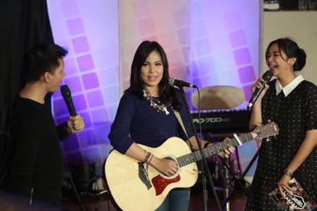 Ghaitsa Bikin Penonton Nyanyi Bareng di LIVECHATKustik