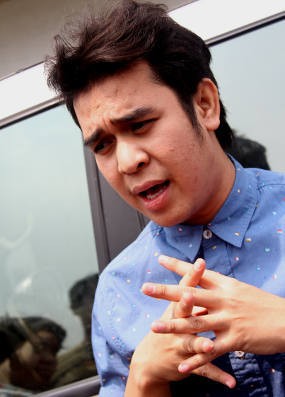 Datang ke Rumah Duka Olga, Ayu Dewi Menangis