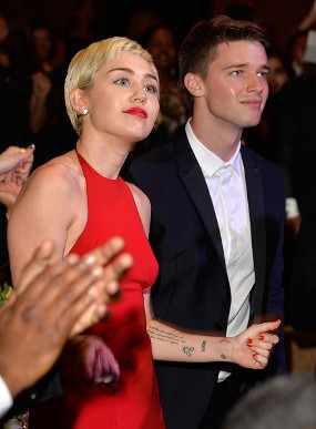 Soal Kabar Patrick Schwarzenegger Selingkuh, Ini Kata Ayah Miley Cyrus