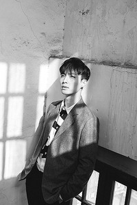Foto teaser Lay dapat dilihat di situs exo.smtown.com. (SMTOWN)