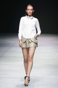 Peggy Hartanto, Fall/Winter 2015 curve. Indonesia Fashion Week 2015 at Jakarta Convention Center. Senayan. Jakarta. [Foto: Mohammad Abduh/Wolipop]