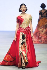 Aura Putri by Fransisca Darmawan. Indonesia Fashion Week 2015 at Jakarta Convention Center. Senayan. Jakarta. [Foto: Mohammad Abduh/Wolipop]