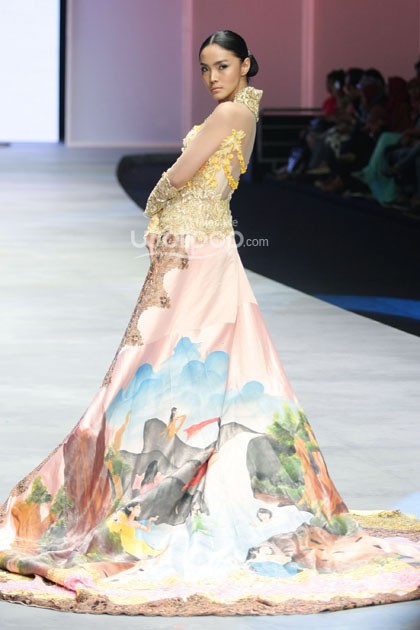 Aura Putri by Fransisca Darmawan. Indonesia Fashion Week 2015 at Jakarta Convention Center. Senayan. Jakarta. [Foto: Mohammad Abduh/Wolipop]