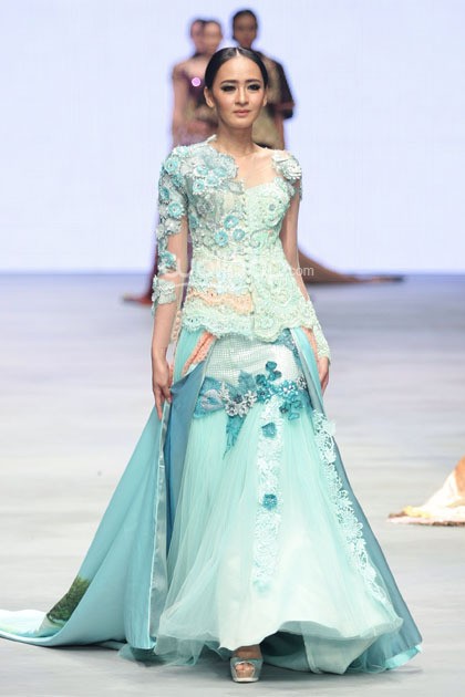 Aura Putri by Fransisca Darmawan. Indonesia Fashion Week 2015 at Jakarta Convention Center. Senayan. Jakarta. [Foto: Mohammad Abduh/Wolipop]