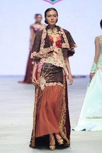 Aura Putri by Fransisca Darmawan. Indonesia Fashion Week 2015 at Jakarta Convention Center. Senayan. Jakarta. [Foto: Mohammad Abduh/Wolipop]