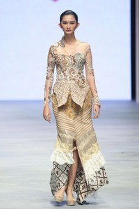 Aura Putri by Fransisca Darmawan. Indonesia Fashion Week 2015 at Jakarta Convention Center. Senayan. Jakarta. [Foto: Mohammad Abduh/Wolipop]