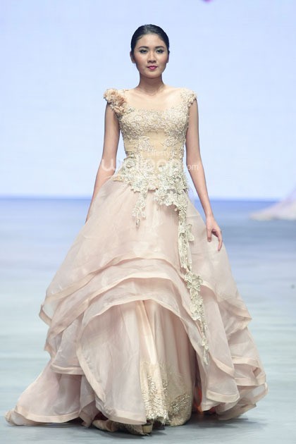 Aura Putri by Fransisca Darmawan. Indonesia Fashion Week 2015 at Jakarta Convention Center. Senayan. Jakarta. [Foto: Mohammad Abduh/Wolipop]