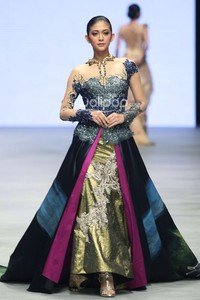 Aura Putri by Fransisca Darmawan. Indonesia Fashion Week 2015 at Jakarta Convention Center. Senayan. Jakarta. [Foto: Mohammad Abduh/Wolipop]