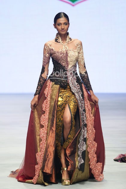 Aura Putri by Fransisca Darmawan. Indonesia Fashion Week 2015 at Jakarta Convention Center. Senayan. Jakarta. [Foto: Mohammad Abduh/Wolipop]