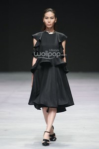 Peggy Hartanto, Fall/Winter 2015 curve. Indonesia Fashion Week 2015 at Jakarta Convention Center. Senayan. Jakarta. [Foto: Mohammad Abduh/Wolipop]