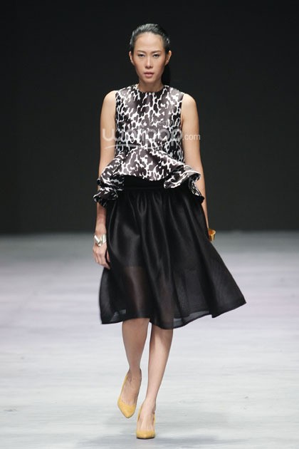 Peggy Hartanto, Fall/Winter 2015 curve. Indonesia Fashion Week 2015 at Jakarta Convention Center. Senayan. Jakarta. [Foto: Mohammad Abduh/Wolipop]