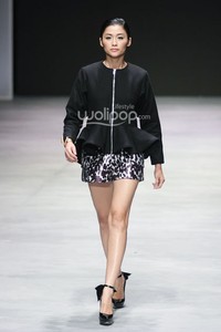 Peggy Hartanto, Fall/Winter 2015 curve. Indonesia Fashion Week 2015 at Jakarta Convention Center. Senayan. Jakarta. [Foto: Mohammad Abduh/Wolipop]