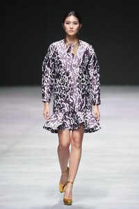 Peggy Hartanto, Fall/Winter 2015 curve. Indonesia Fashion Week 2015 at Jakarta Convention Center. Senayan. Jakarta. [Foto: Mohammad Abduh/Wolipop]