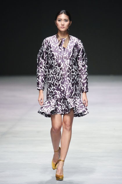 Peggy Hartanto, Fall/Winter 2015 curve. Indonesia Fashion Week 2015 at Jakarta Convention Center. Senayan. Jakarta. [Foto: Mohammad Abduh/Wolipop]