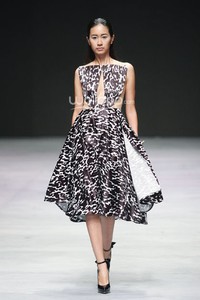 Peggy Hartanto, Fall/Winter 2015 curve. Indonesia Fashion Week 2015 at Jakarta Convention Center. Senayan. Jakarta. [Foto: Mohammad Abduh/Wolipop]