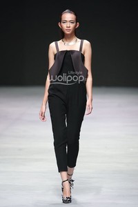 Peggy Hartanto, Fall/Winter 2015 curve. Indonesia Fashion Week 2015 at Jakarta Convention Center. Senayan. Jakarta. [Foto: Mohammad Abduh/Wolipop]