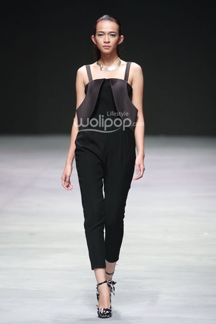 Peggy Hartanto, Fall/Winter 2015 curve. Indonesia Fashion Week 2015 at Jakarta Convention Center. Senayan. Jakarta. [Foto: Mohammad Abduh/Wolipop]