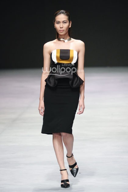 Peggy Hartanto, Fall/Winter 2015 curve. Indonesia Fashion Week 2015 at Jakarta Convention Center. Senayan. Jakarta. [Foto: Mohammad Abduh/Wolipop]
