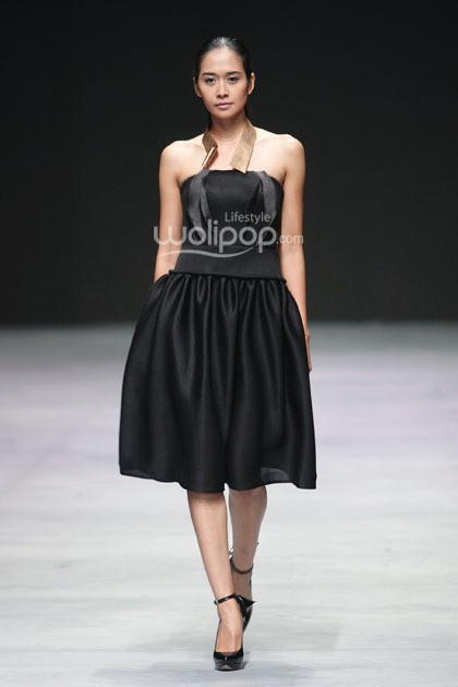 Peggy Hartanto, Fall/Winter 2015 curve. Indonesia Fashion Week 2015 at Jakarta Convention Center. Senayan. Jakarta. [Foto: Mohammad Abduh/Wolipop]