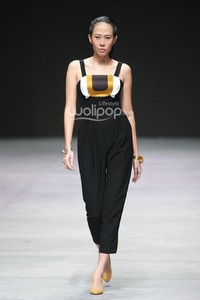 Peggy Hartanto, Fall/Winter 2015 curve. Indonesia Fashion Week 2015 at Jakarta Convention Center. Senayan. Jakarta. [Foto: Mohammad Abduh/Wolipop]