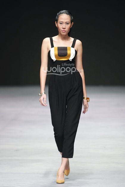 Peggy Hartanto, Fall/Winter 2015 curve. Indonesia Fashion Week 2015 at Jakarta Convention Center. Senayan. Jakarta. [Foto: Mohammad Abduh/Wolipop]