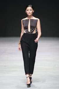 Peggy Hartanto, Fall/Winter 2015 curve. Indonesia Fashion Week 2015 at Jakarta Convention Center. Senayan. Jakarta. [Foto: Mohammad Abduh/Wolipop]