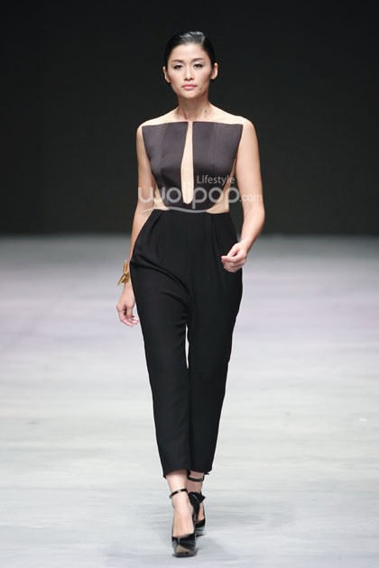 Peggy Hartanto, Fall/Winter 2015 curve. Indonesia Fashion Week 2015 at Jakarta Convention Center. Senayan. Jakarta. [Foto: Mohammad Abduh/Wolipop]