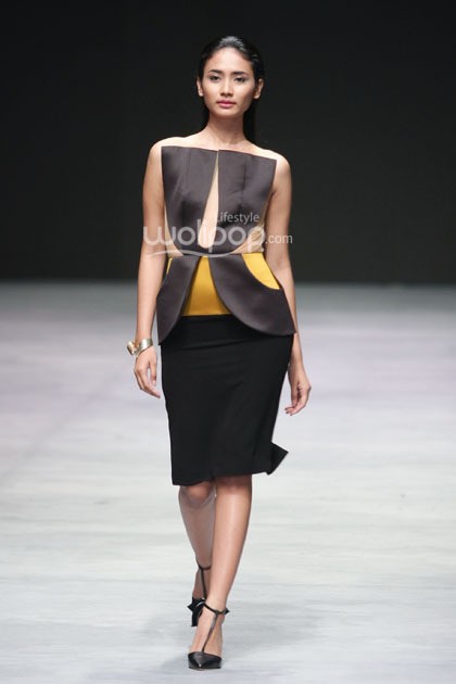 Peggy Hartanto, Fall/Winter 2015 curve. Indonesia Fashion Week 2015 at Jakarta Convention Center. Senayan. Jakarta. [Foto: Mohammad Abduh/Wolipop]