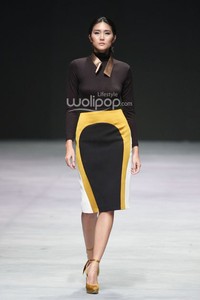 Peggy Hartanto, Fall/Winter 2015 curve. Indonesia Fashion Week 2015 at Jakarta Convention Center. Senayan. Jakarta. [Foto: Mohammad Abduh/Wolipop]