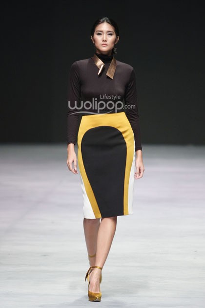 Peggy Hartanto, Fall/Winter 2015 curve. Indonesia Fashion Week 2015 at Jakarta Convention Center. Senayan. Jakarta. [Foto: Mohammad Abduh/Wolipop]