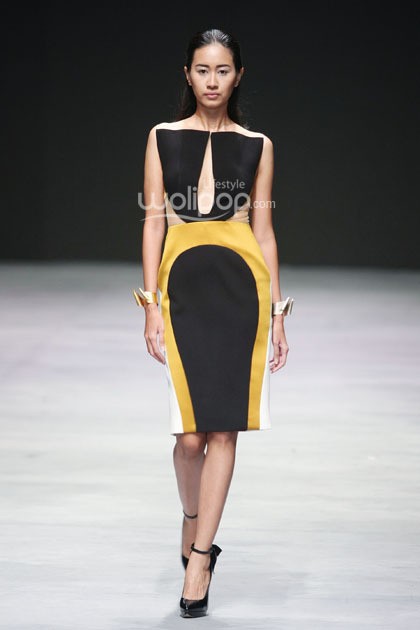 Peggy Hartanto, Fall/Winter 2015 curve. Indonesia Fashion Week 2015 at Jakarta Convention Center. Senayan. Jakarta. [Foto: Mohammad Abduh/Wolipop]