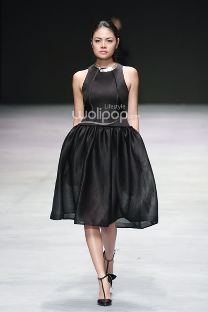 Peggy Hartanto, Fall/Winter 2015 curve. Indonesia Fashion Week 2015 at Jakarta Convention Center. Senayan. Jakarta. [Foto: Mohammad Abduh/Wolipop]